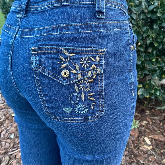 Apollo Petites Womens Blue Denim Jeans Embroidered Floral Design Size 6 EUC - Picture 4 of 6